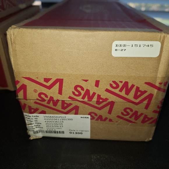 Size 5.5 - VANS Old Skool Low Custom Made Characters - Picture 4 of 13